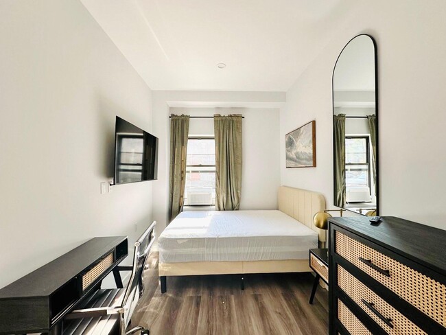 Furnished room/NOT APARTMENT, Unit 1L in Brooklyn, NY - Foto de edificio - Building Photo