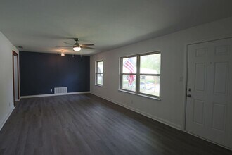 2705 Brentwood Dr in Tyler, TX - Building Photo - Building Photo