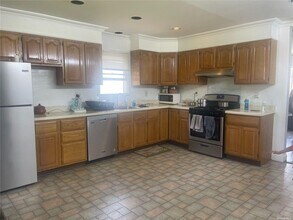 26 Virginia Ave in Plainview, NY - Building Photo - Building Photo