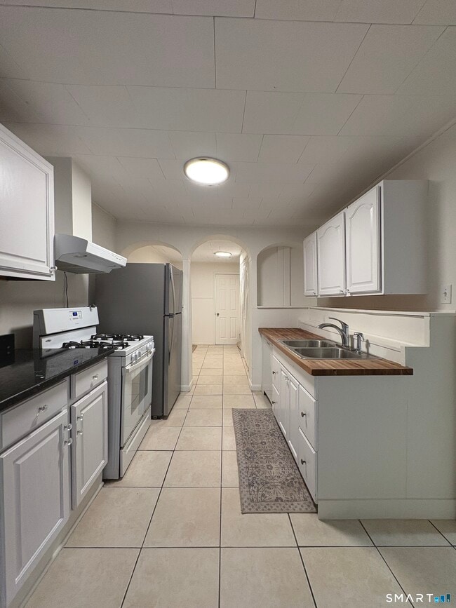 1787 Stratfield Rd in Fairfield, CT - Building Photo - Building Photo