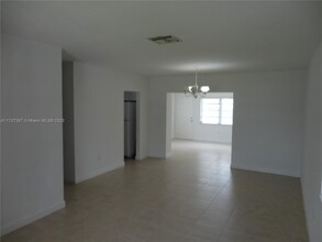 7420 SW 39th Terrace in Miami, FL - Building Photo - Building Photo