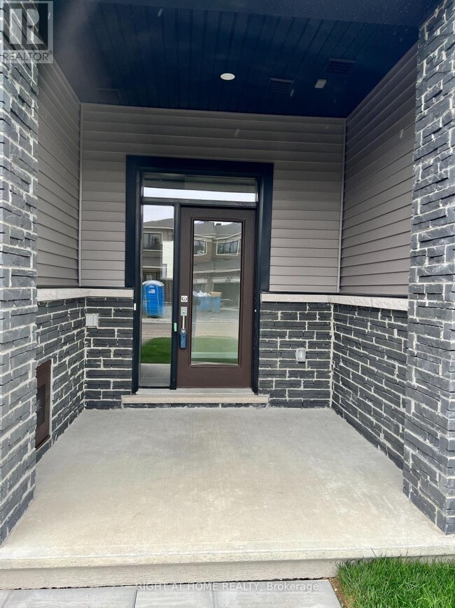 595 Lilith St in Ottawa, ON - Building Photo - Building Photo