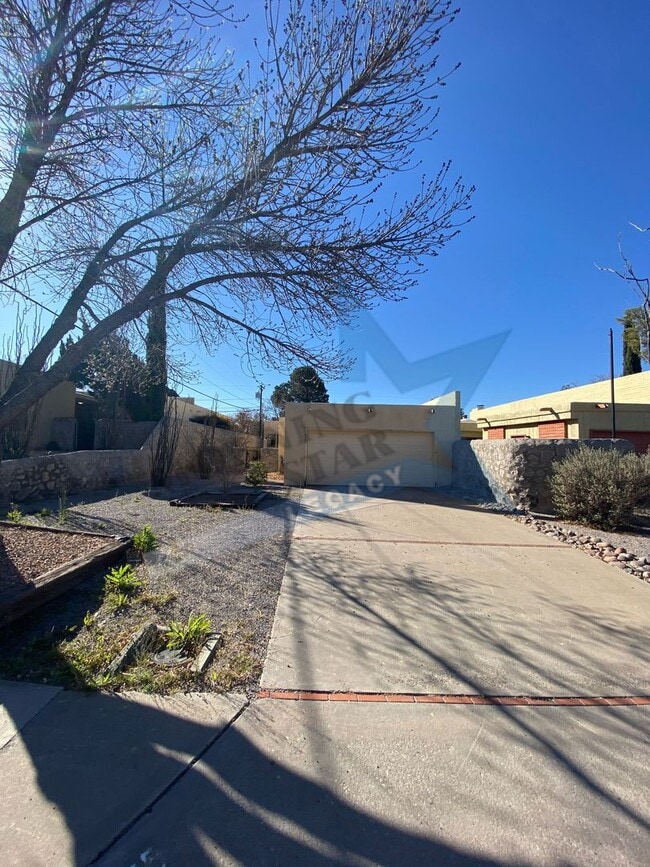 property at 2645 Fairway Dr