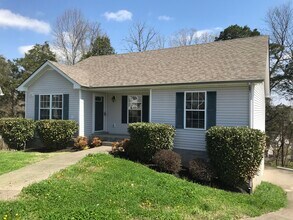 1053 Red Apple Ct in Clarksville, TN - Building Photo - Building Photo