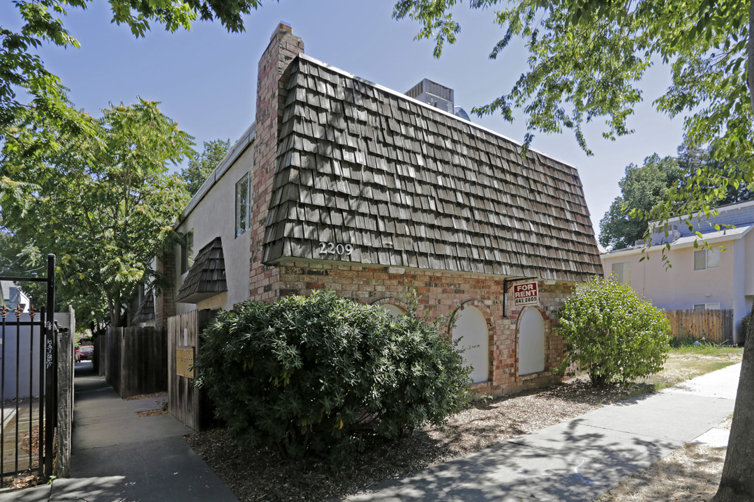 2209 Q St in Sacramento, CA - Building Photo