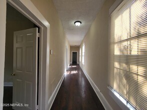 1327 Cleveland St in Jacksonville, FL - Foto de edificio - Building Photo