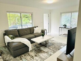 1030 NE 80th St in Miami, FL - Building Photo