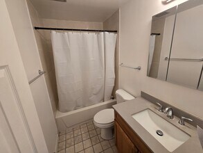 5001 Carriage Way Dr in Rolling Meadows, IL - Building Photo - Building Photo