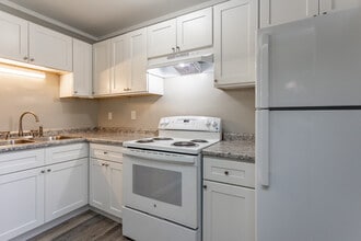 Southmont Apartments in Knoxville, TN - Building Photo - Interior Photo