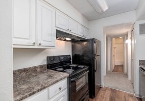 Waters Edge Apartments in Atlanta, GA - Building Photo