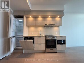 448 Burnhamthorpe Rd W in Mississauga, ON - Building Photo - Building Photo