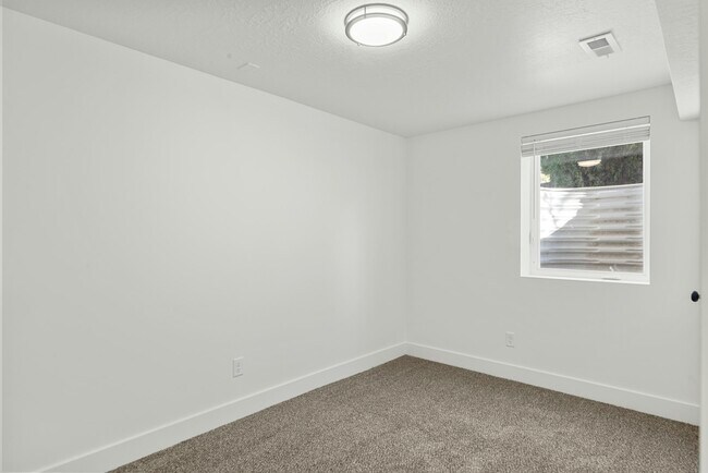 1335 E Lester Dr in South Weber, UT - Building Photo - Building Photo