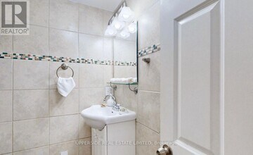 15 Patrice Crescent in Vaughan, ON - Building Photo - Building Photo
