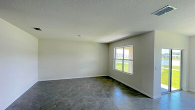 5544 Winona Dr in St. Cloud, FL - Foto de edificio - Building Photo