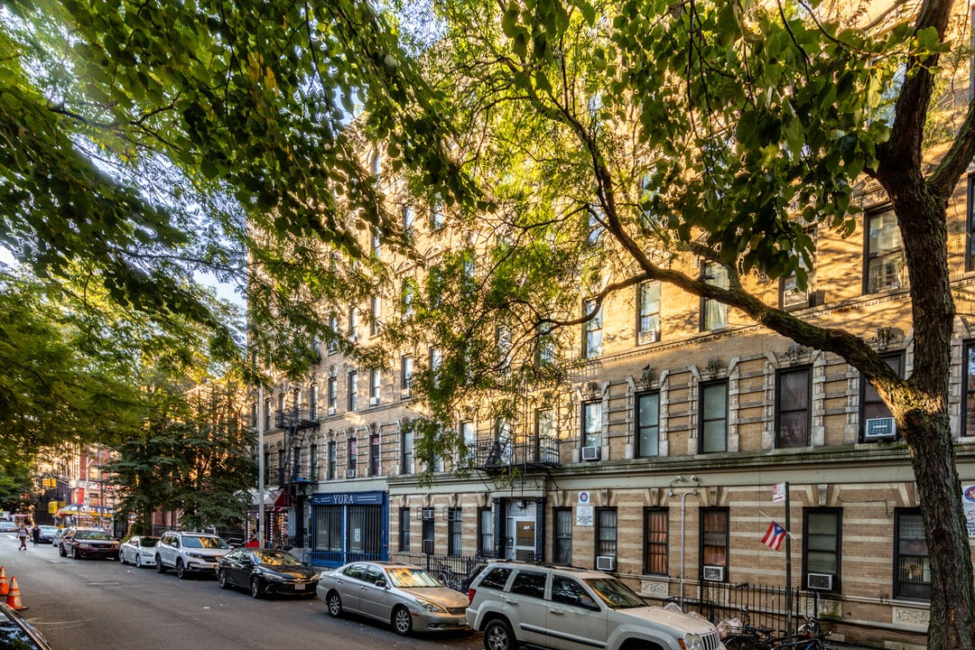 124 E 103rd St in New York, NY - Building Photo