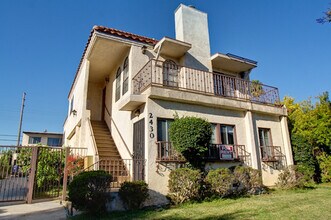 2430 20th St, Unit A in Santa Monica, CA - Building Photo - Building Photo