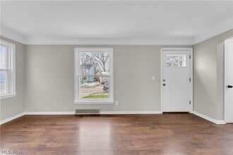 8008 Pelham Dr in Parma, OH - Building Photo - Building Photo