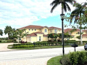 1277 Rialto Way in Naples, FL - Building Photo - Building Photo