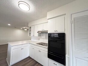 1618 Oakridge Dr in Pantego, TX - Building Photo - Building Photo