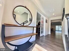 8627 Satinwood Dr in Frederick, MD - Building Photo