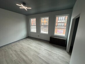 2552 Brownsville Rd, Unit Apt 1 in Pittsburgh, PA - Foto de edificio - Building Photo