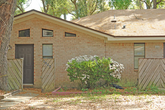 8380-8384 Carl Dean St in Pensacola, FL - Building Photo - Building Photo