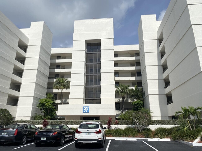 3555 S Ocean Blvd in South Palm Beach, FL - Building Photo - Building Photo