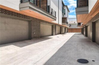 2290 N Fitzhugh Ave in Dallas, TX - Building Photo - Building Photo