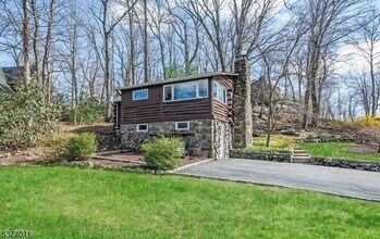 3 Toboggan Trail in Kinnelon, NJ - Building Photo - Building Photo
