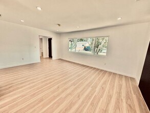 18152 Sunburst St in Northridge, CA - Building Photo - Building Photo
