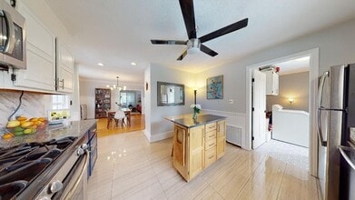 54 Sheridan Ave, Unit 2R in Medford, MA - Foto de edificio - Building Photo