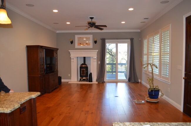 2111 Deer Valley Rd in Rescue, CA - Building Photo - Building Photo