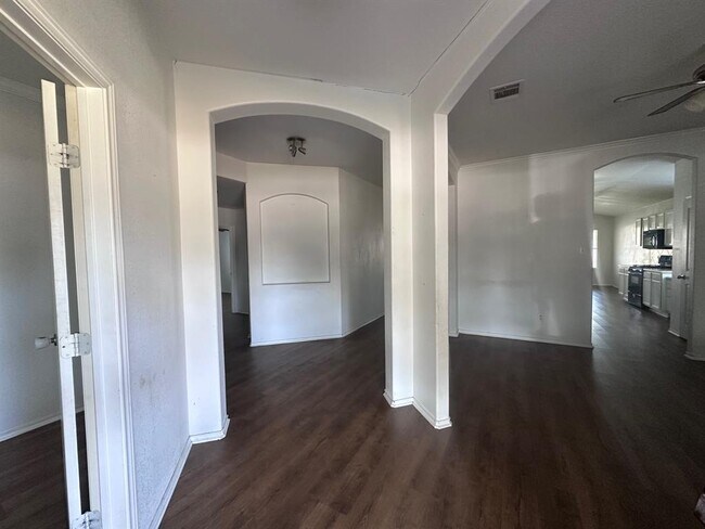 12720 Waynespur Ln in Elgin, TX - Building Photo - Building Photo