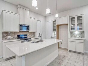 17751 Shumard Oak Dr in Dallas, TX - Building Photo - Building Photo