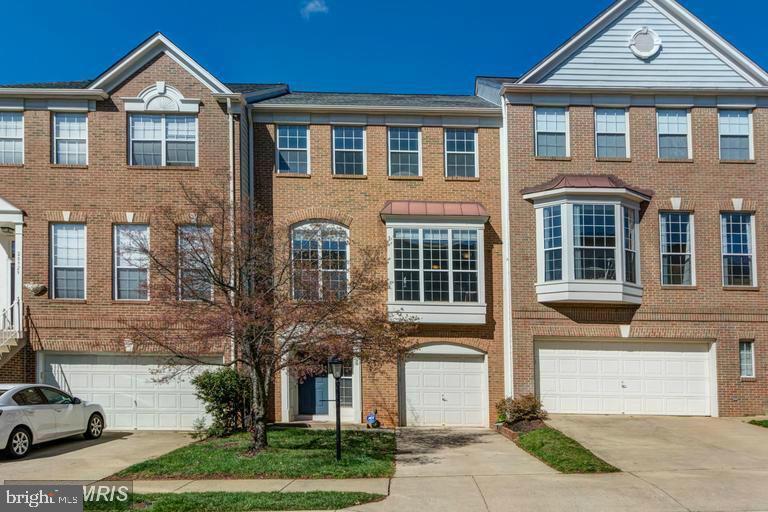 20927 Trinity Square in Sterling, VA - Building Photo