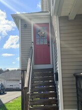 103 Birdsey Ave, Unit Birdsey Apartment 2 in Middletown, CT - Foto de edificio - Building Photo