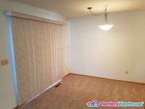 546 Lovell Ave W in Roseville, MN - Building Photo - Building Photo