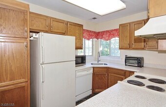 58 Wescott Rd in Bedminster, NJ - Building Photo - Building Photo