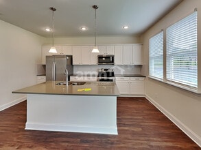 3821 Chivalry Dr in Douglasville, GA - Foto de edificio - Building Photo