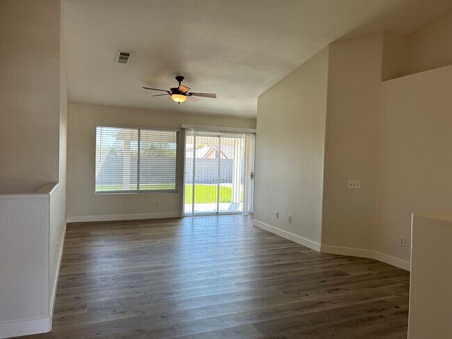 4642 Zia Ridge St in North Las Vegas, NV - Building Photo - Building Photo