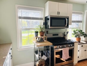 514 Huntmere Dr in Bay Village, OH - Building Photo - Building Photo