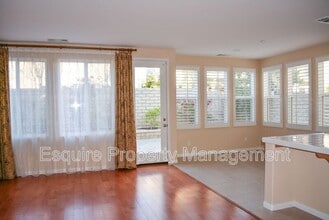 13659 Swift Run St in Moorpark, CA - Building Photo - Building Photo