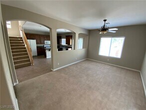 5562 Chapin Mesa Ave in Las Vegas, NV - Building Photo - Building Photo