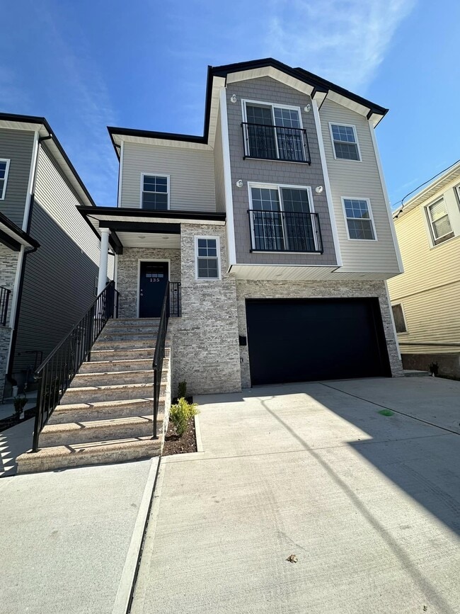 135 Court St, Unit 135, Unit 135