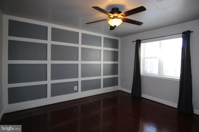 912 Barnaby St SE-Unit -201 in Washington, DC - Building Photo - Building Photo