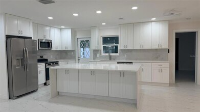 3727 Overlook Dr NE in St. Petersburg, FL - Building Photo - Building Photo