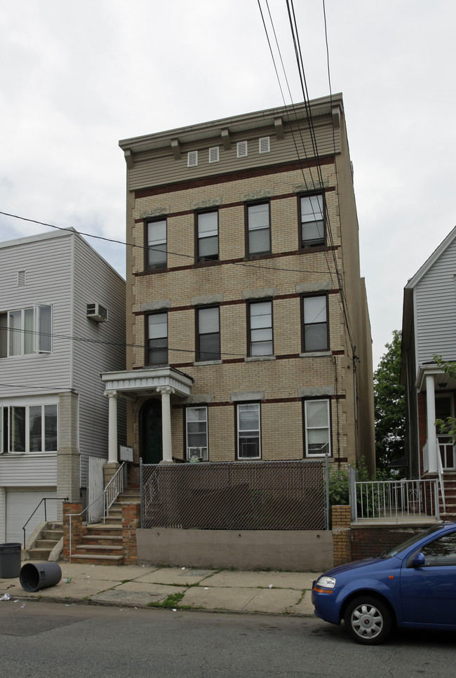 197 Prospect St in Bayonne, NJ - Foto de edificio - Building Photo