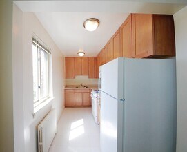 1311 Madison St., NW in Washington, DC - Building Photo - Interior Photo