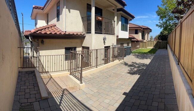 4732 Hillcrest Ave in La Mesa, CA - Building Photo - Building Photo