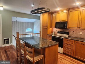 22016 Beacon Hill Dr in Southampton, PA - Building Photo - Building Photo